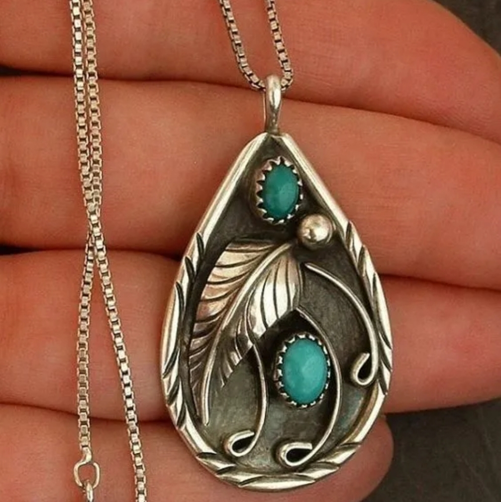 Beautiful turquoise silver pendant 1 1/4”
